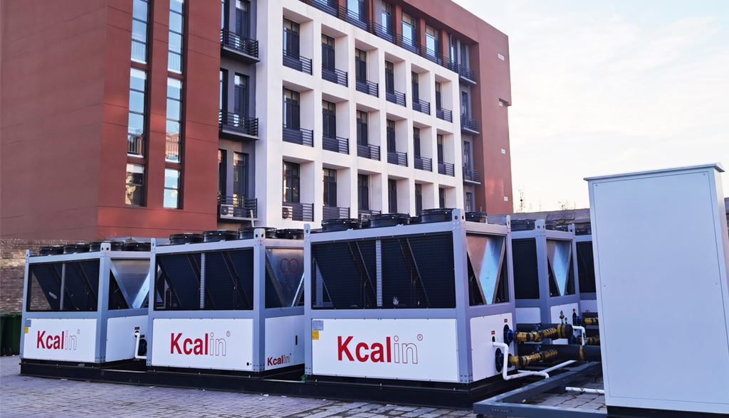 建設校園熱水系統工程,空氣源熱泵為必備設備